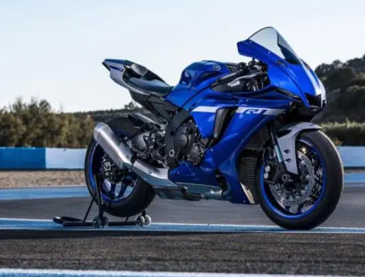 Yamaha는 탄소 섬유 스포일러, 업그레이드 된 충격 흡수 장치 및 브레이크를 사용하여 2025 R1 및 R1M을 출시합니다.